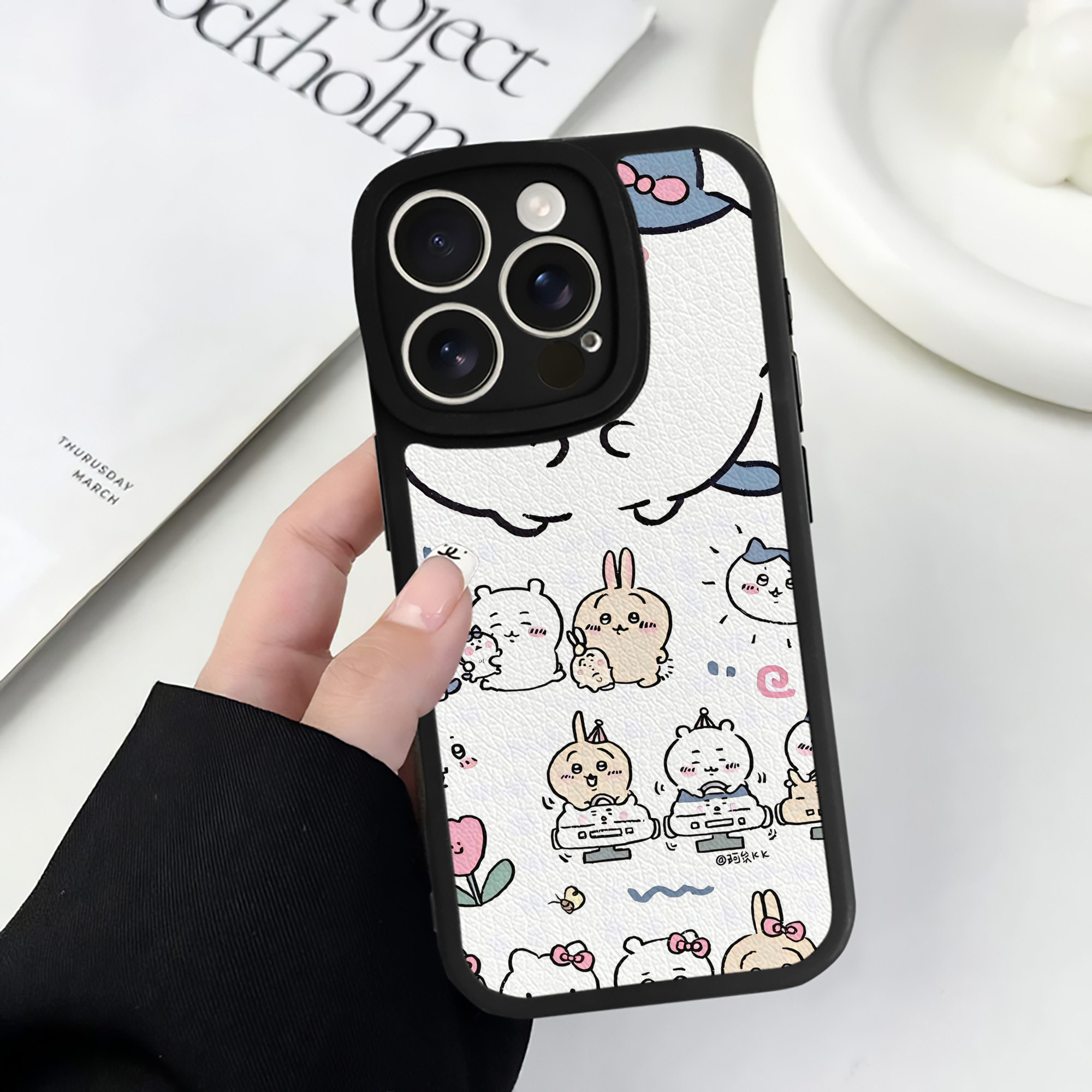 （画像用） ちいかわ Chii-kawa 【iPhone 16シリーズ対応】シリコンスマホケース（レザー調） 材質：シリコン